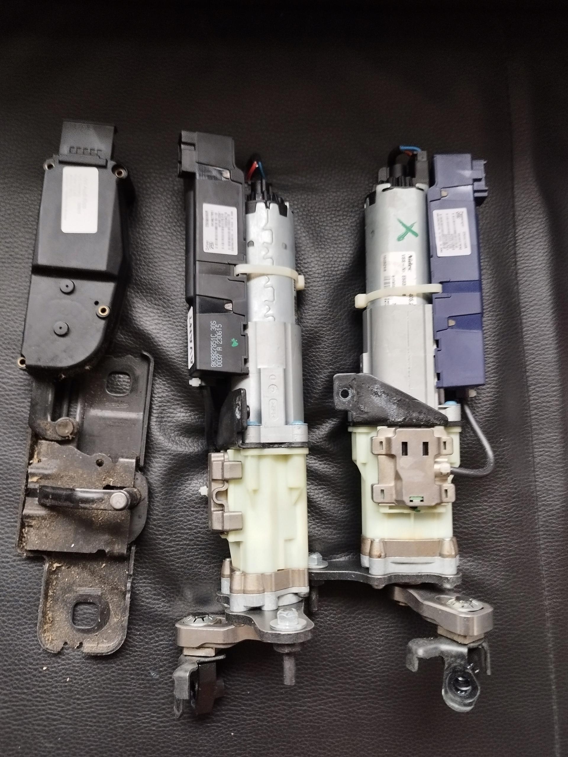 8K9827852 8K9827851 - Приводы тяга задней двери AUDI A4 B8 LIFT