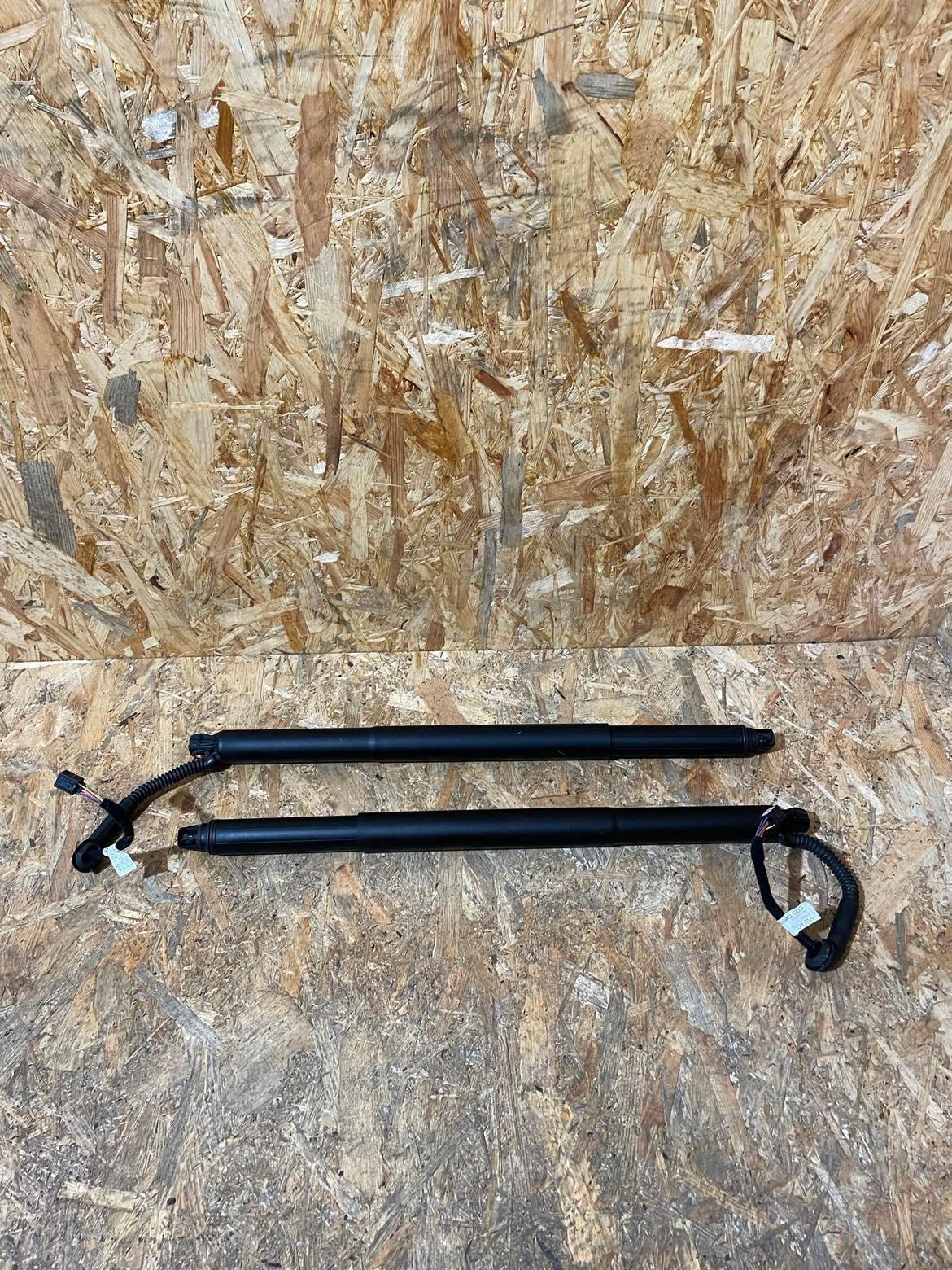 5TA827851B - ЕЛЕКТРОПРИВОДИ ЗАКРИЛКІВ VW TOURAN 5T 15-L / P