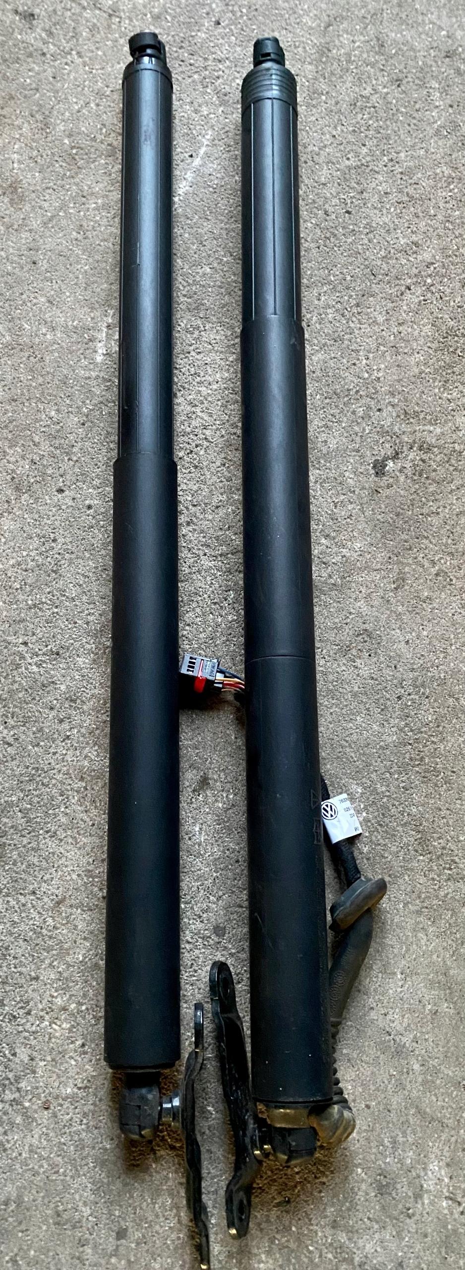 ПРИВОДЫ ЗАКРЫЛКОВ ЗАДНИЕ VW T-ROC 2GA 2GA827851B