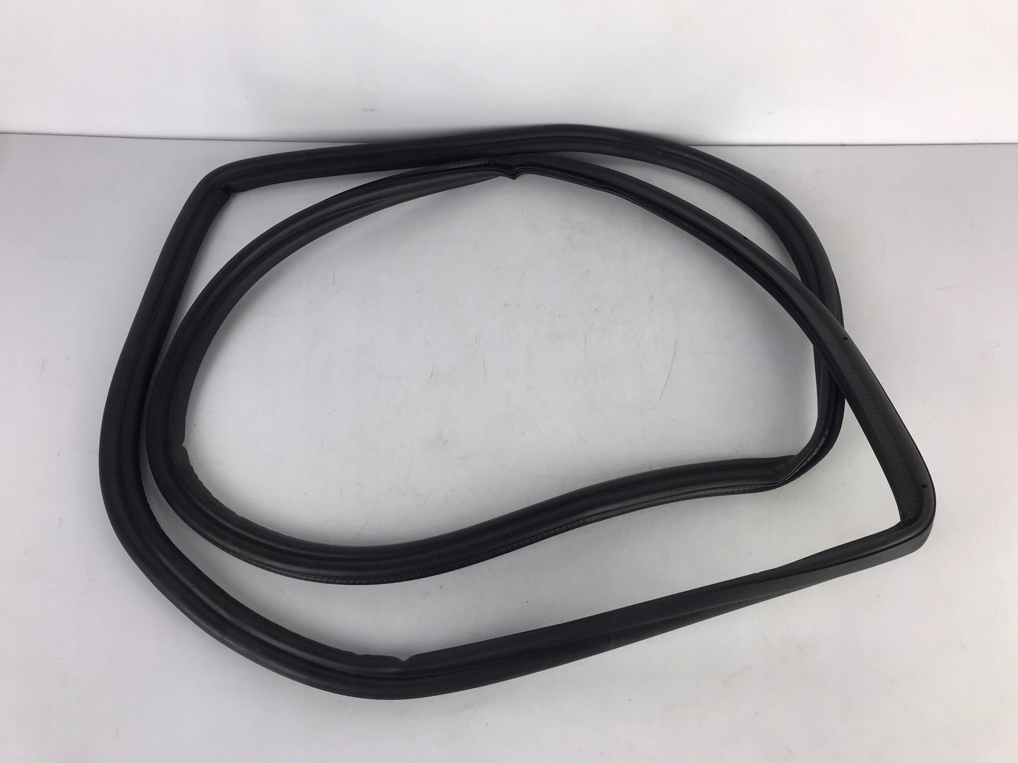 6V9827705E - SKODA FABIA III 3 ПРОКЛАДКА КРИШКИ БАГАЖНИКА 14-21