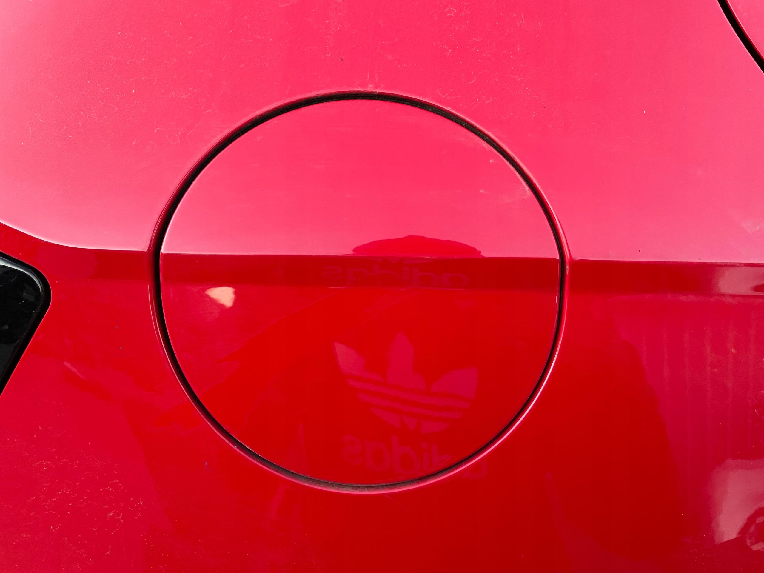 6V6809857 6V6809999 - КРЫШКА ТОПЛИВНОГО БАКА SKODA FABIA III HB LF3K