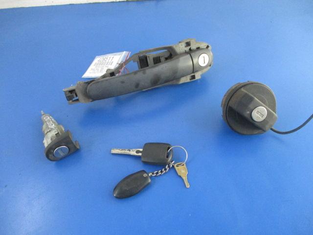 SKODA FABIA ДВЕРНА РУЧКА ПЕРЕДНЯ ЛІВА + ВСТАВКА ПРАВА + ПРОБКА