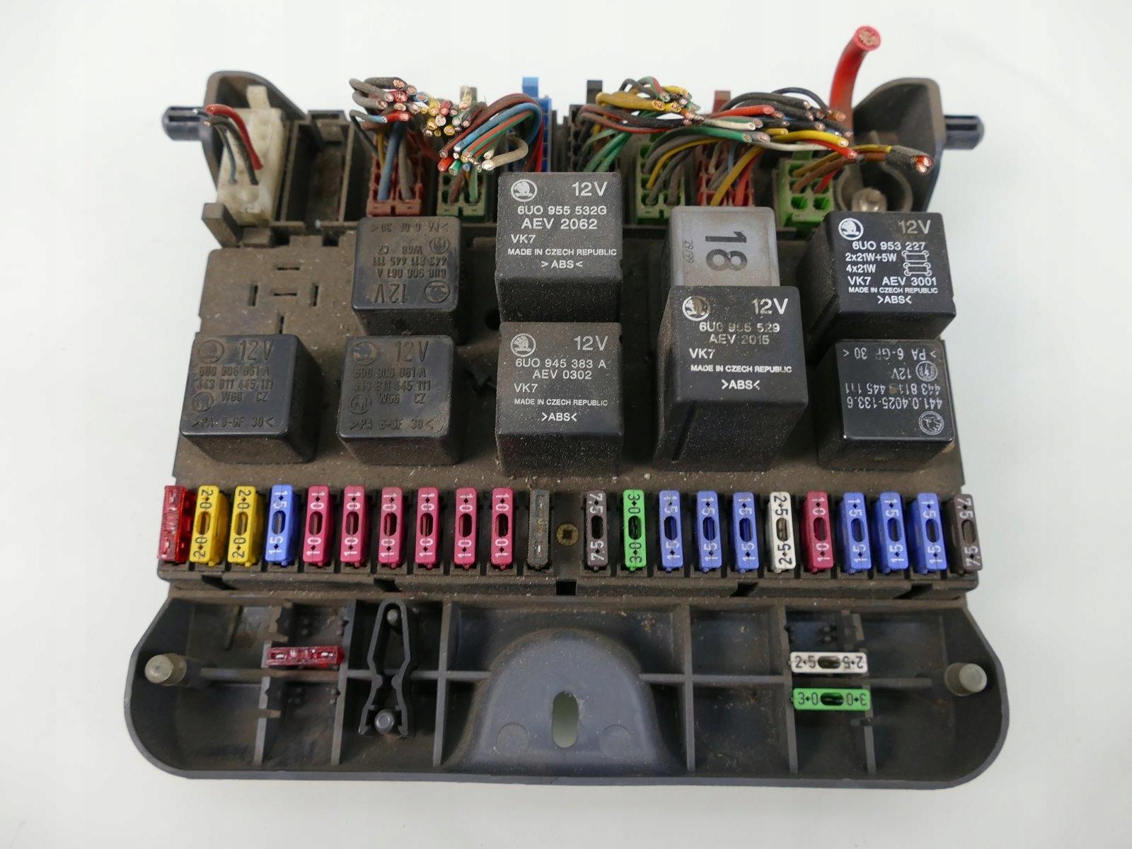 6U0937025 - SKODA FELICIA И 1.3 БЛОК ПРЕДОХРАНИТЕЛЕЙ МОДУЛЬ