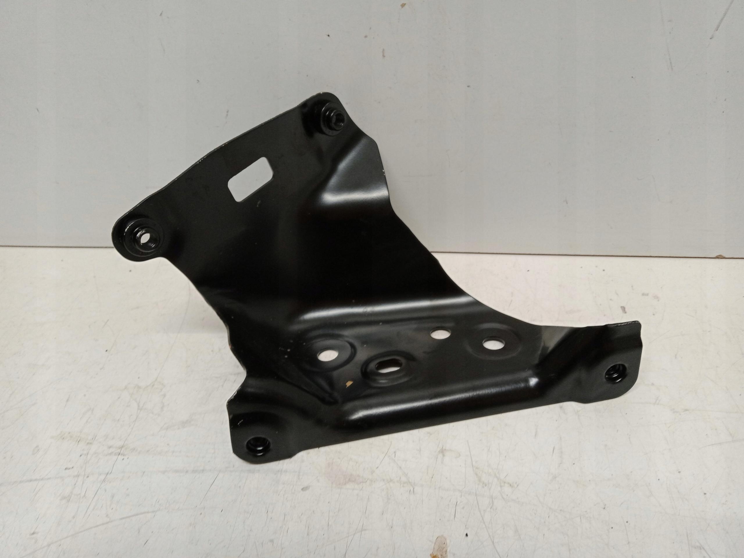 19- - SKODA KAMIQ 19-КРОНШТЕЙН КРЫЛА ПРАВЫЙ 658821228A