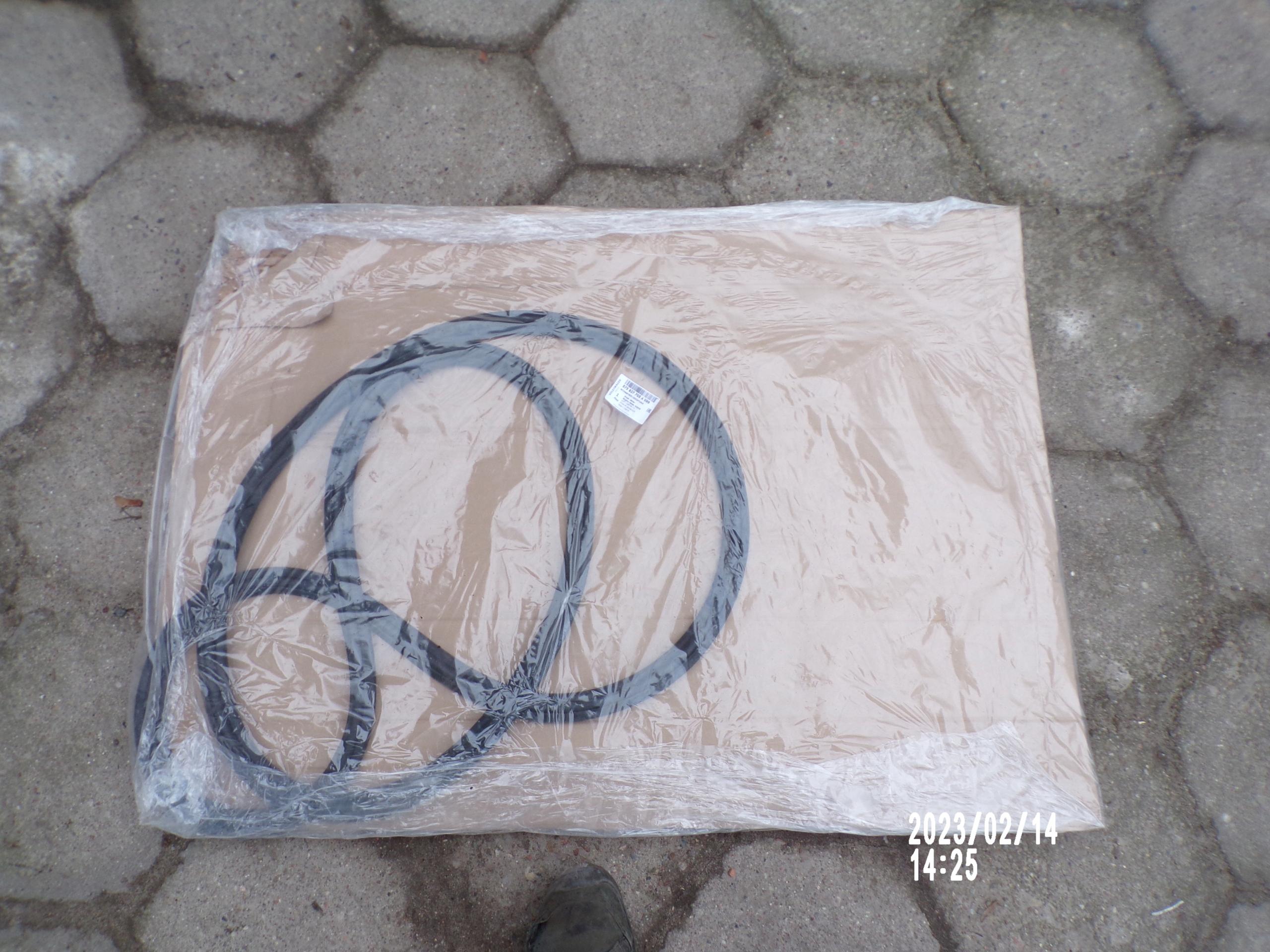 575827705A - SKODA KAROQ 2017-ПРОКЛАДКА ЗАДНЕЙ ДВЕРИ БАГАЖНИКА