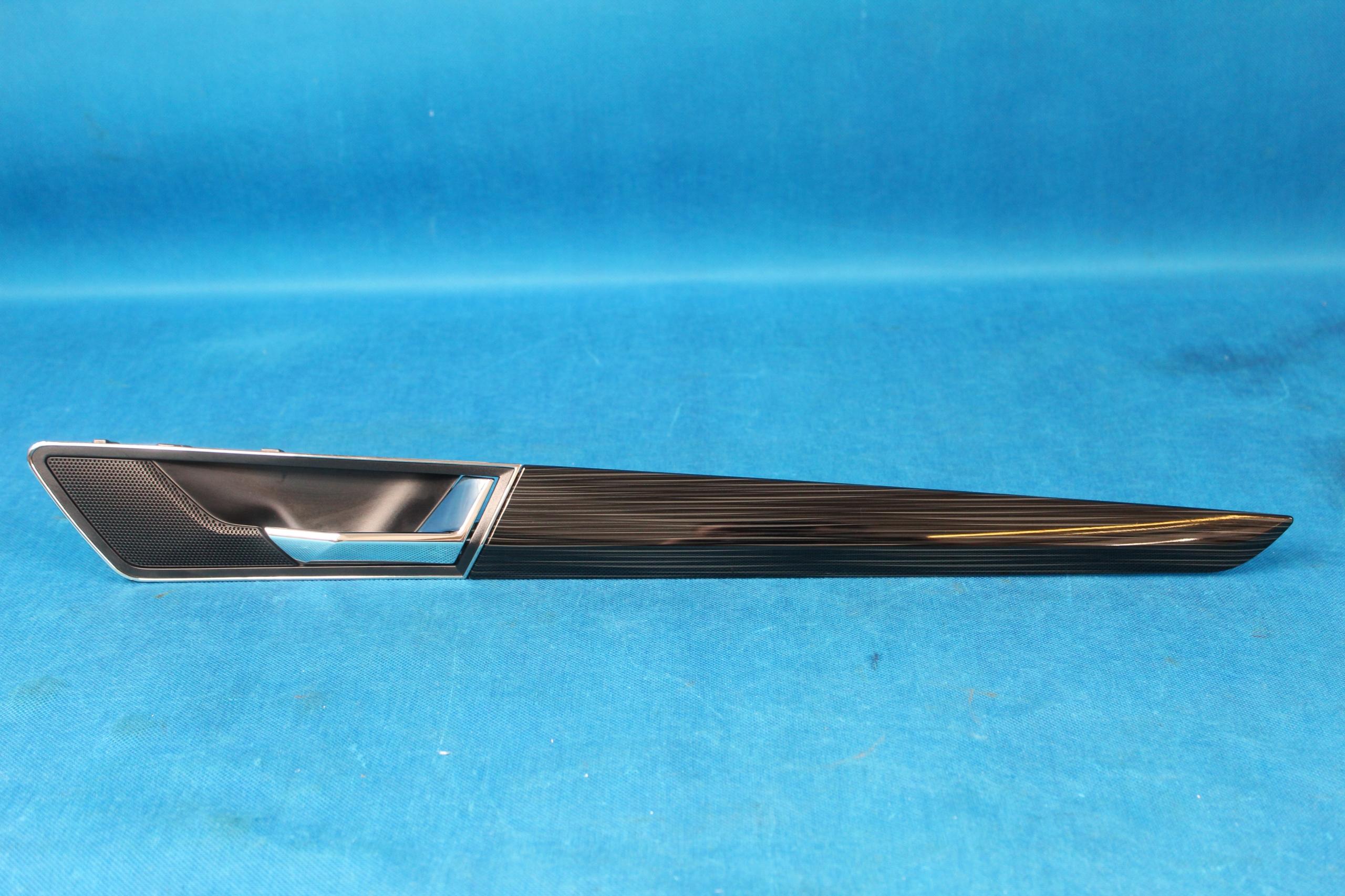 57A837222G - SKODA KAROQ ДЕКОР МОЛДИНГ ПЕРЕДНЕЙ ПРАВОЙ ДВЕРИ 20R