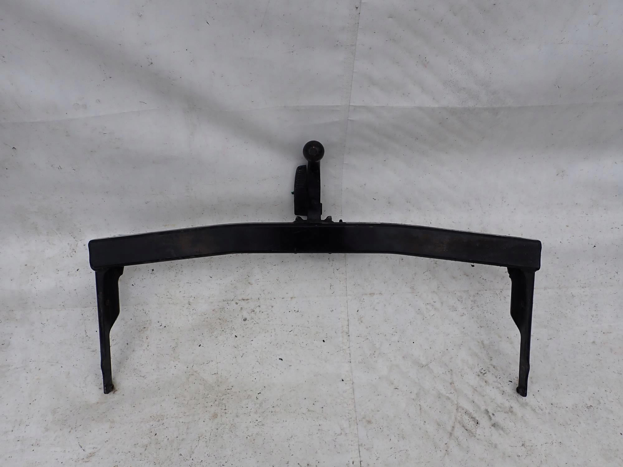 5E0803881C - SKODA OCTAVIA III 3 12-20 БУКСИРОВОЧНЫЙ КРЮК