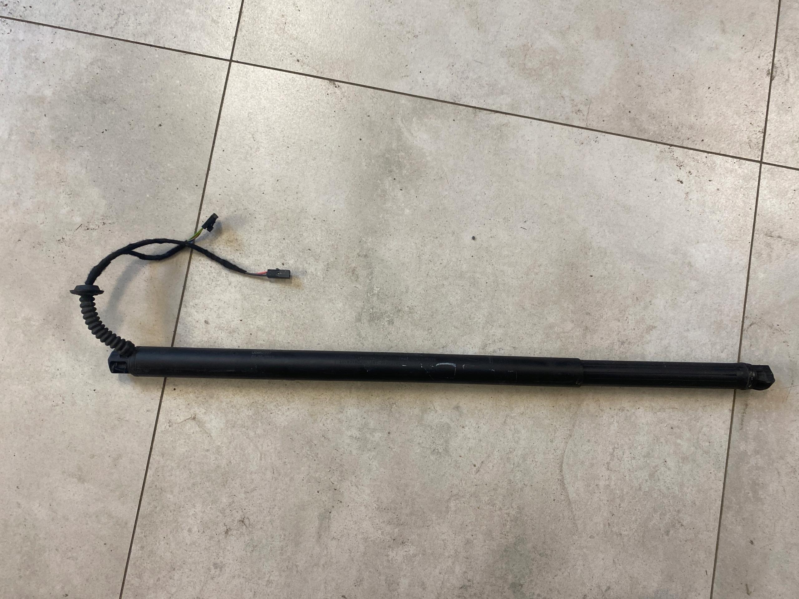 SKODA OCTAVIA III ПРИВІД ЗАКРИЛКА ПРАВИЙ 5E9827852F