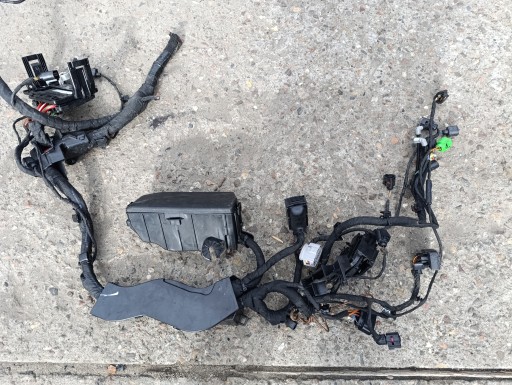 2Q0937132A - SKODA SCALA В МОТОРНОМУ ВІДСІЛІ КОРОБКА ЗАПОБІЖНИКІВ 1.0 TFSI