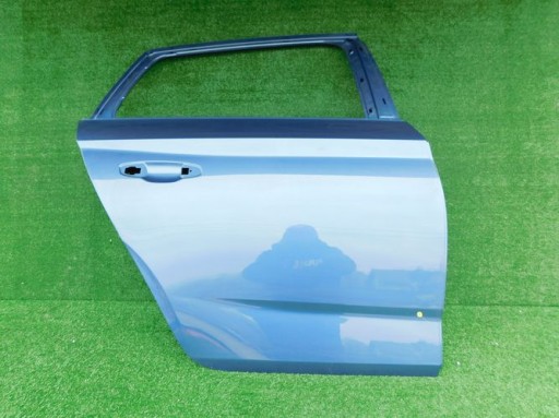 Скода длится правой задней двери задней части