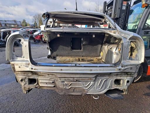 SKODA SUPERB И ЗАДНЯЯ НАПОЛЬНАЯ ВАННА