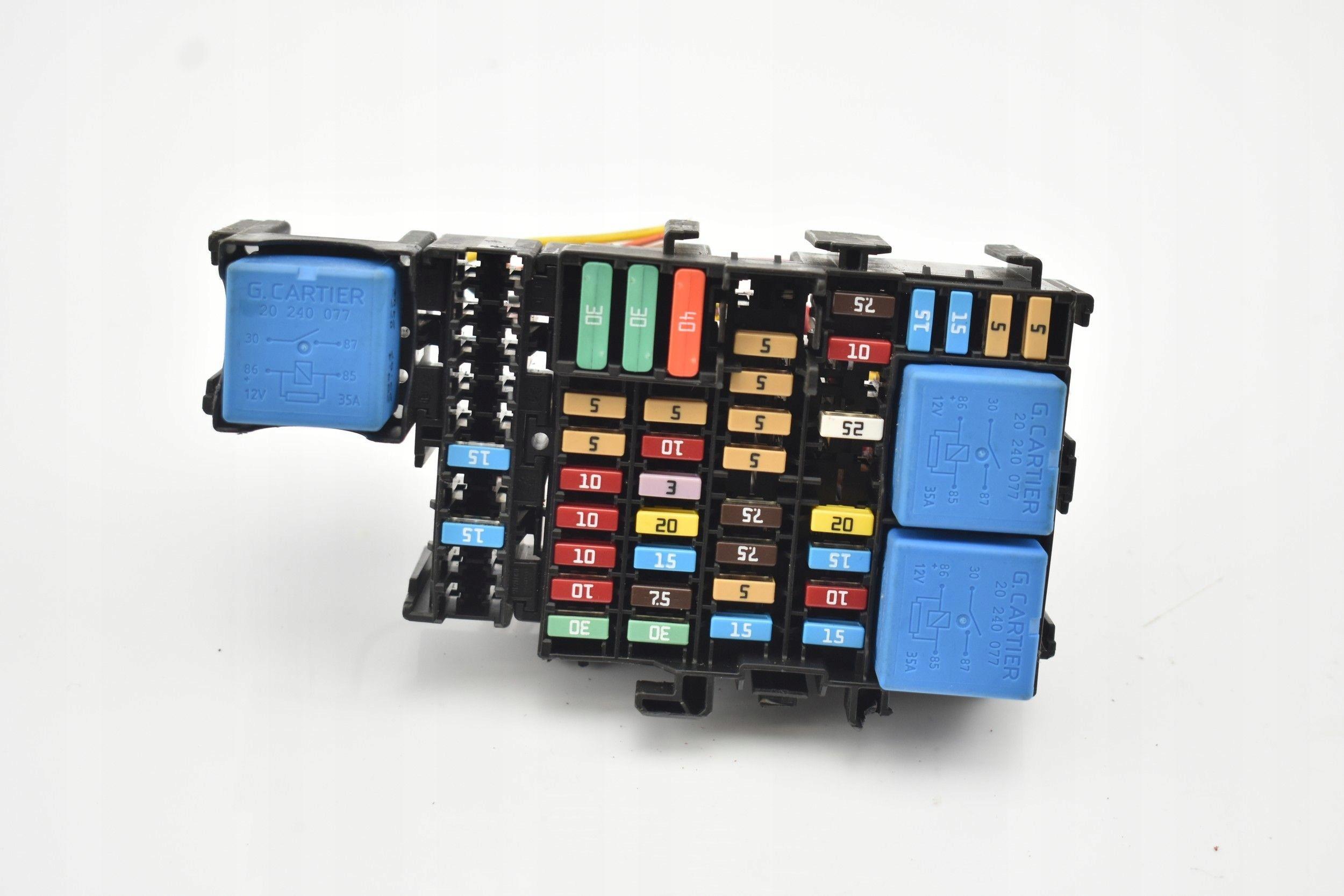 3687445577 - БЛОК ЗАПОБІЖНИКІВ DACIA DUSTER 1.5 D І 10-17