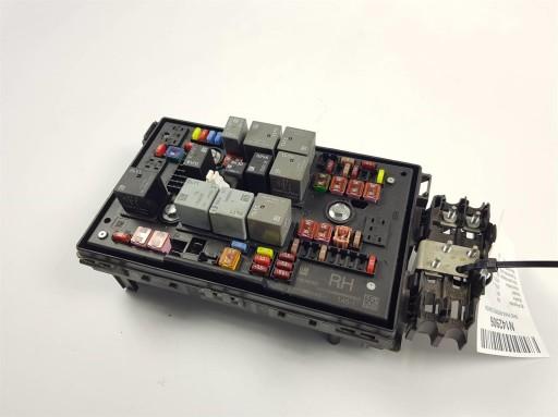 БЛОК ПРЕДОХРАНИТЕЛЕЙ 13318782 OPEL ASTRA J