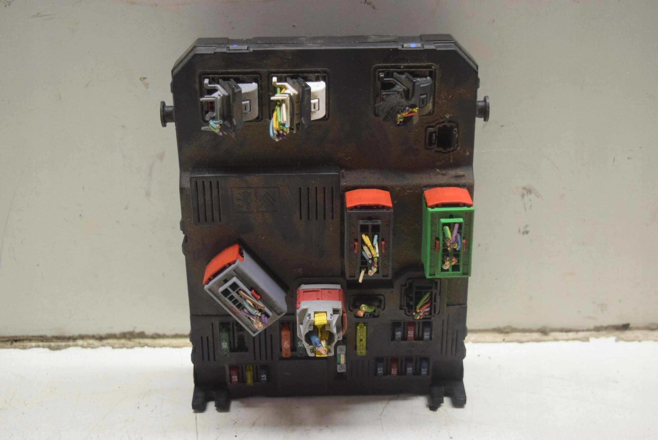 Блок запобіжників BSI CITROEN C3 і 1.1