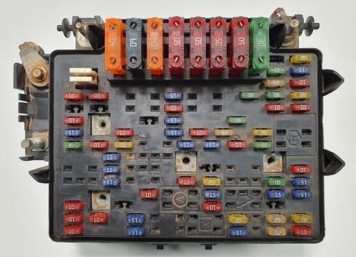 12193645-09 - Блок запобіжників chevrolet tahoe ii