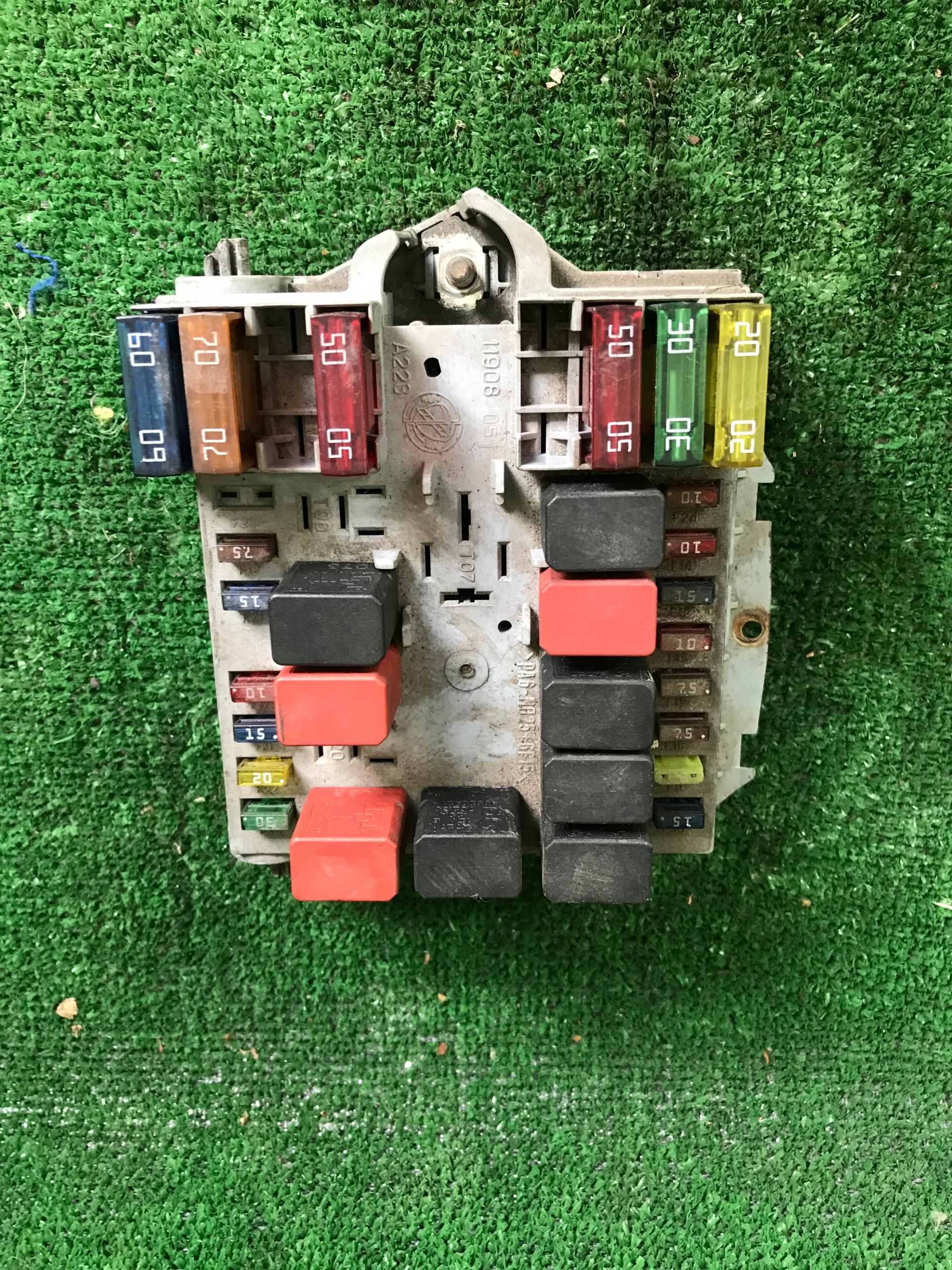 46846109 - БЛОК ЗАПОБІЖНИКІВ FIAT STILO 1.2 1.4 1.6 1.9