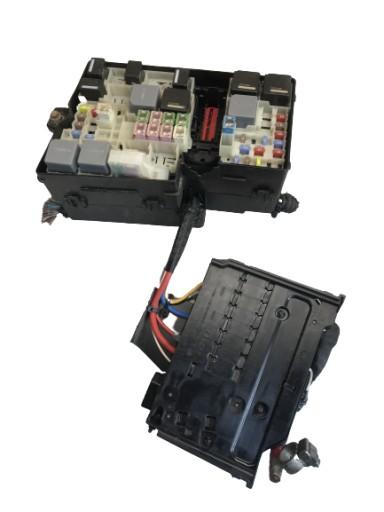 БЛОК ПРЕДОХРАНИТЕЛЕЙ FOCUS MK3 AV6T-14A067-BB