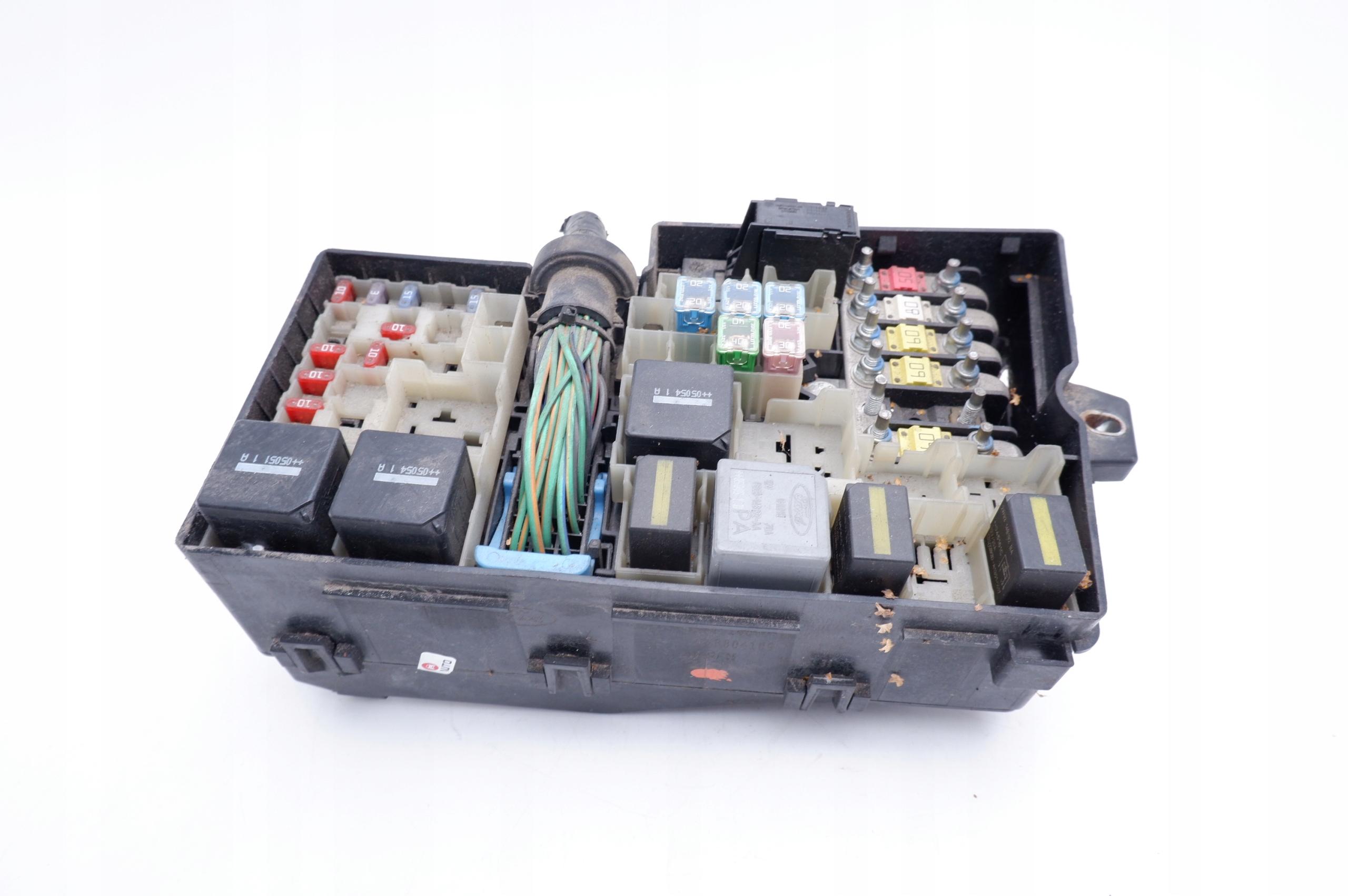 3M5T-14067-BC - БЛОК ПРЕДОХРАНИТЕЛЕЙ FORD FOCUS MK2 3M5T14067BC