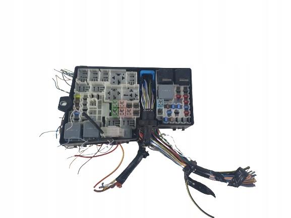 AV6T-14A067-AD - БЛОК ПРЕДОХРАНИТЕЛЕЙ FORD FOCUS MK3 AV6T14A067AD