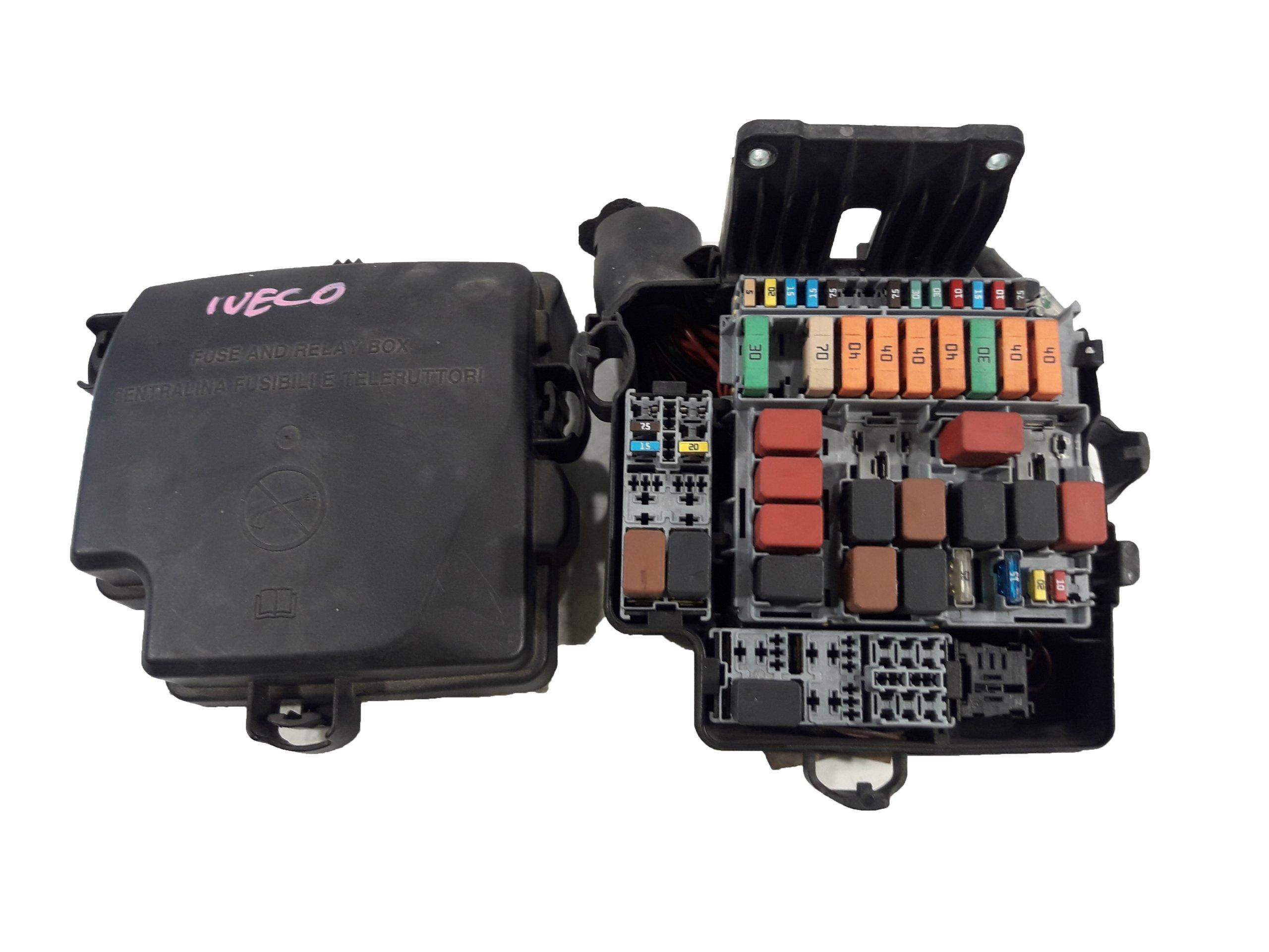 8541515615 - БЛОК ПРЕДОХРАНИТЕЛЕЙ IVECO DAILY V 11-14