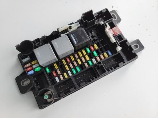 Блок запобіжників land rover k8d2-14n030-ab