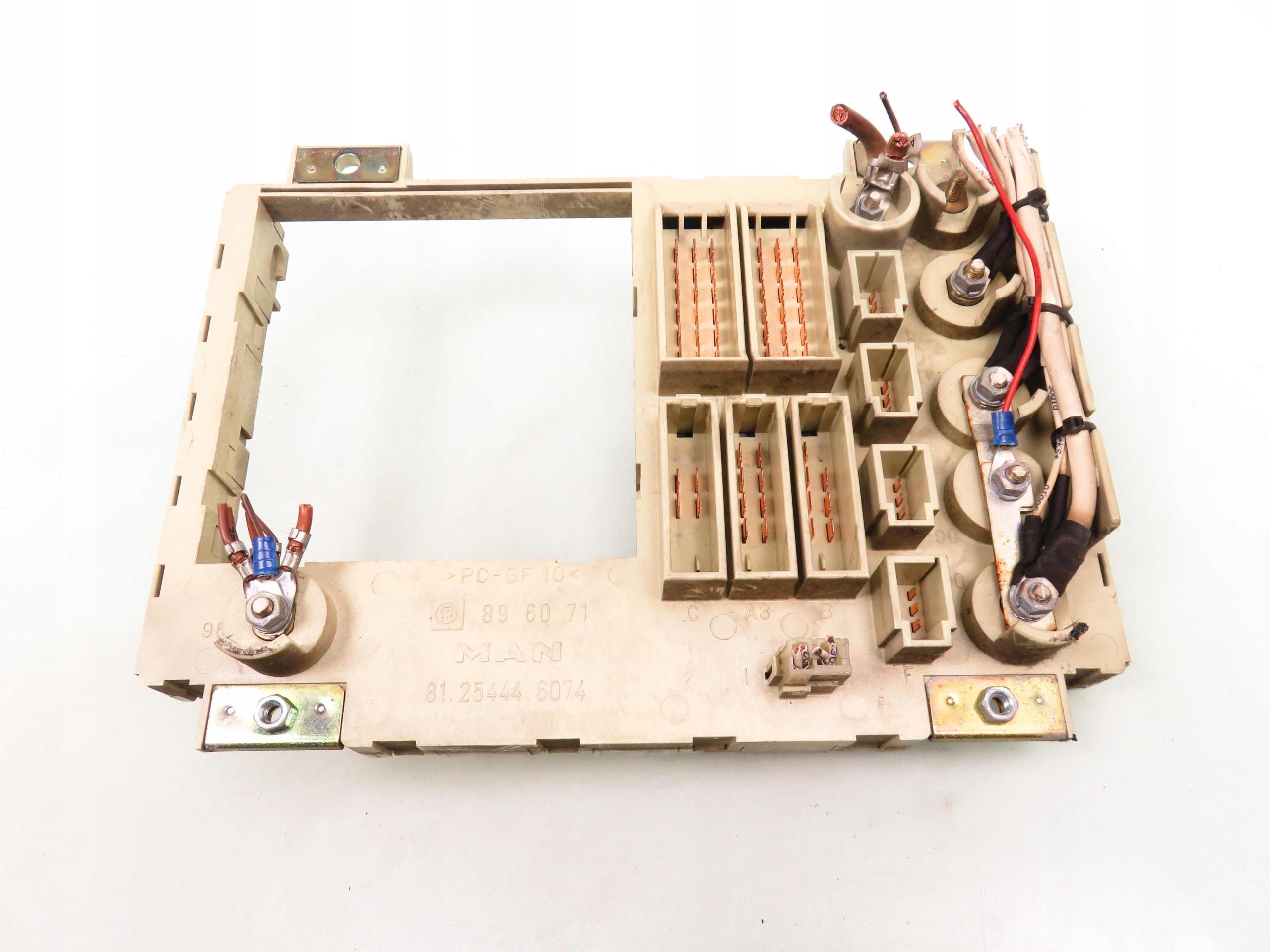 БЛОК ПРЕДОХРАНИТЕЛЕЙ MAN TGA 81254446074
