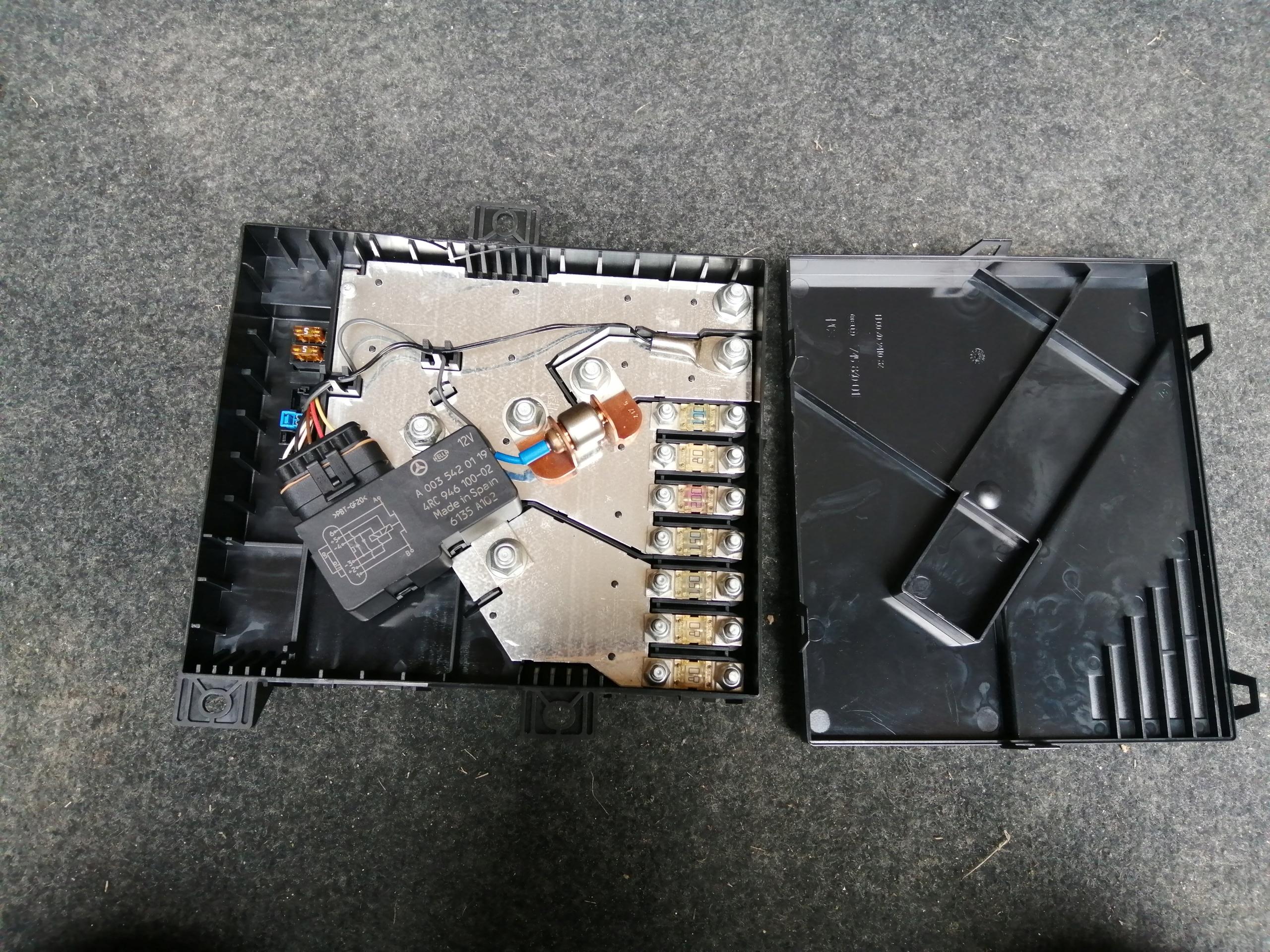 A0035420119 - Блок запобіжників MERCEDES S450 W221