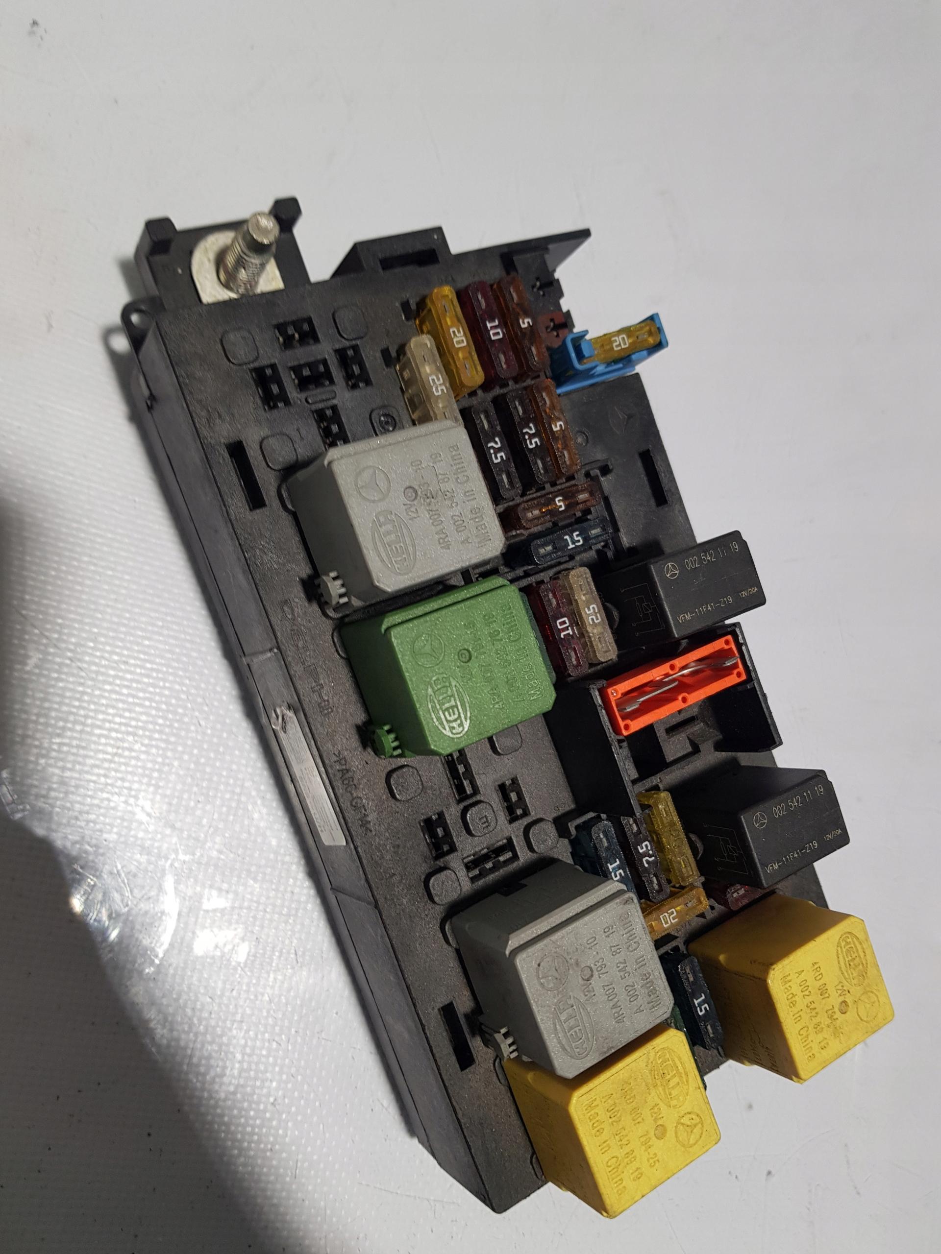 A1645403572 - Блок запобіжників MERCEDES W251 W164 X164