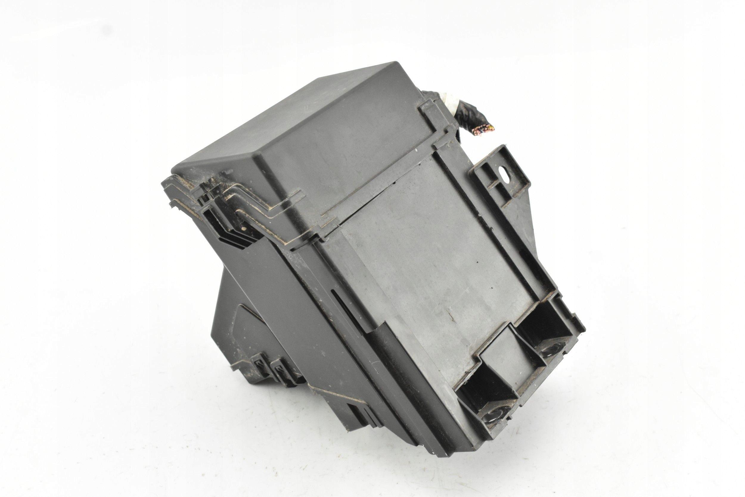 Блок предохранителей модуль 284B71HZ2A Примечание E12