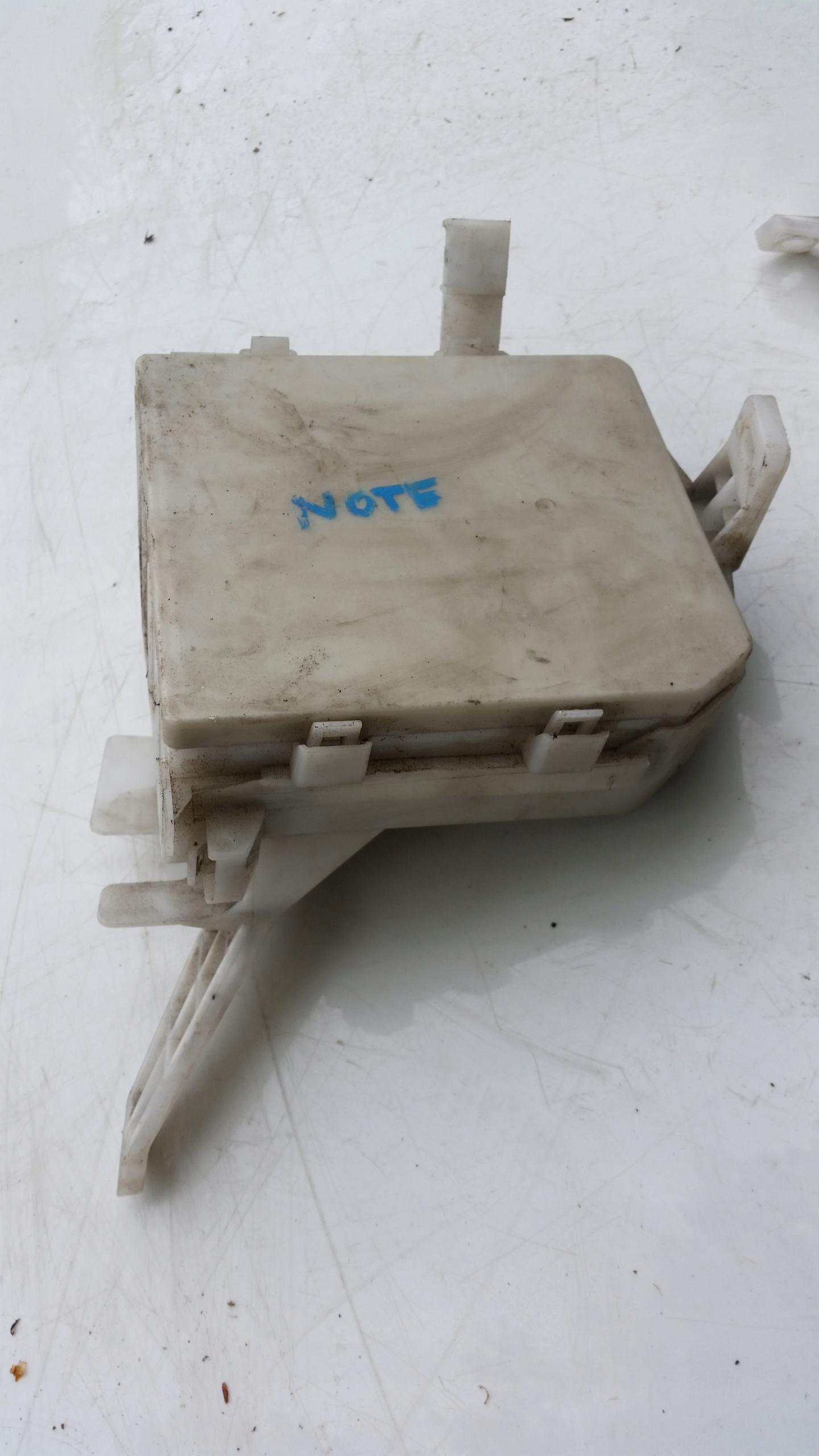 Блок запобіжників NISSAN NOTE E11 1.4 1.6 B