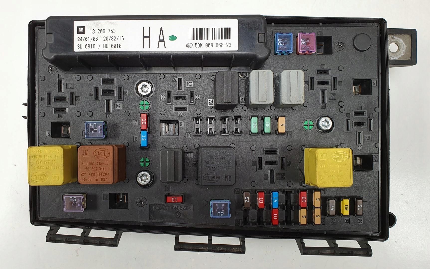 БЛОК ЗАПОБІЖНИКІВ OPEL ASTRA H 13206753