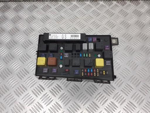 БЛОК ПРЕДОХРАНИТЕЛЕЙ OPEL ASTRA H III 13206746