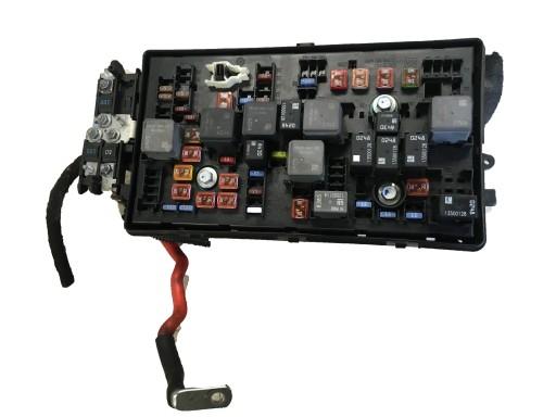 Блок запобіжників opel insignia 13485553