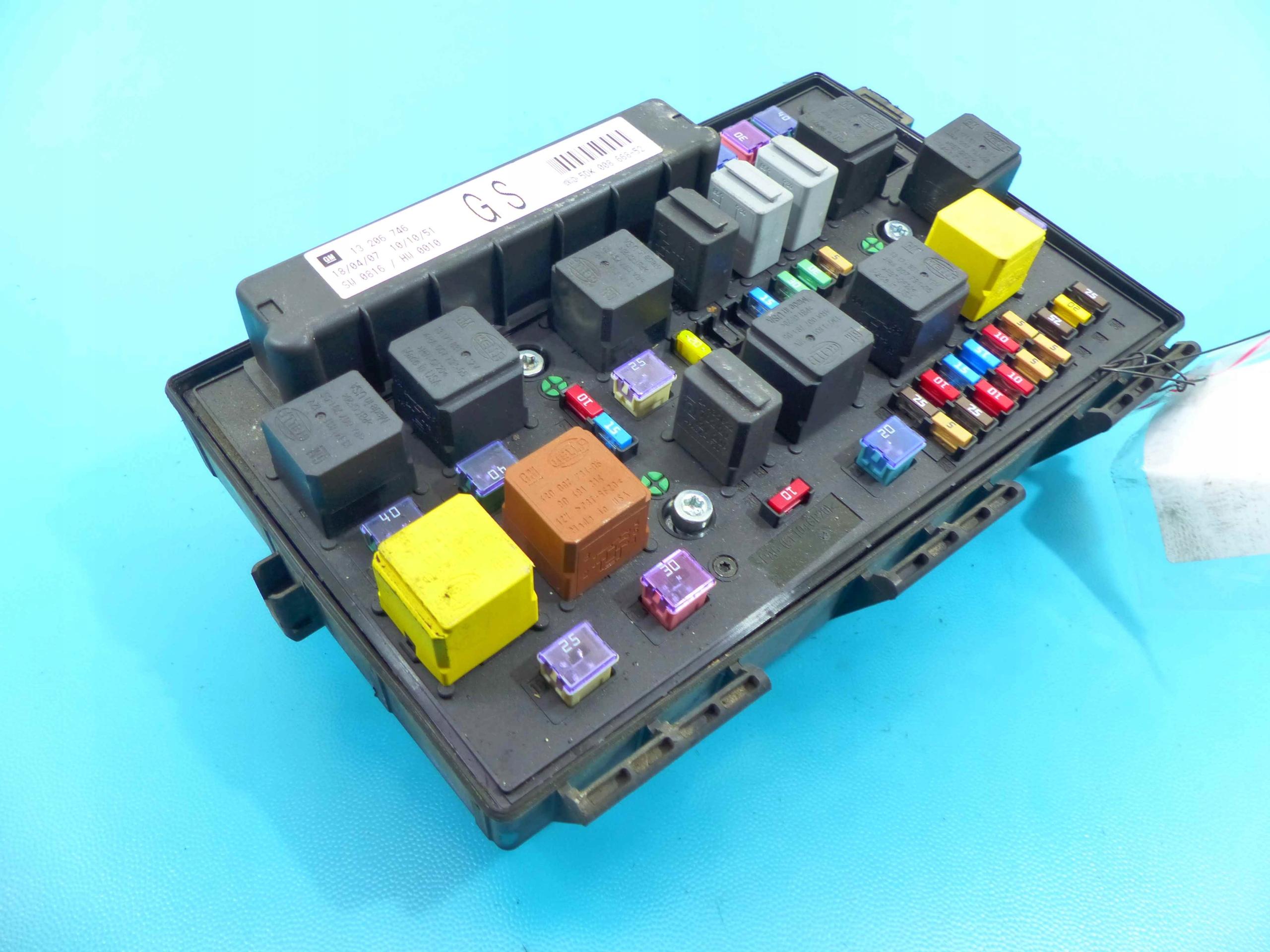 5DK008668-52, - БЛОК ПРЕДОХРАНИТЕЛЕЙ OPEL ZAFIRA B 13206746