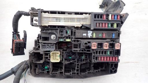 7233R0A1 - БЛОК ЗАПОБІЖНИКІВ TOYOTA AURIS І 1.6 B