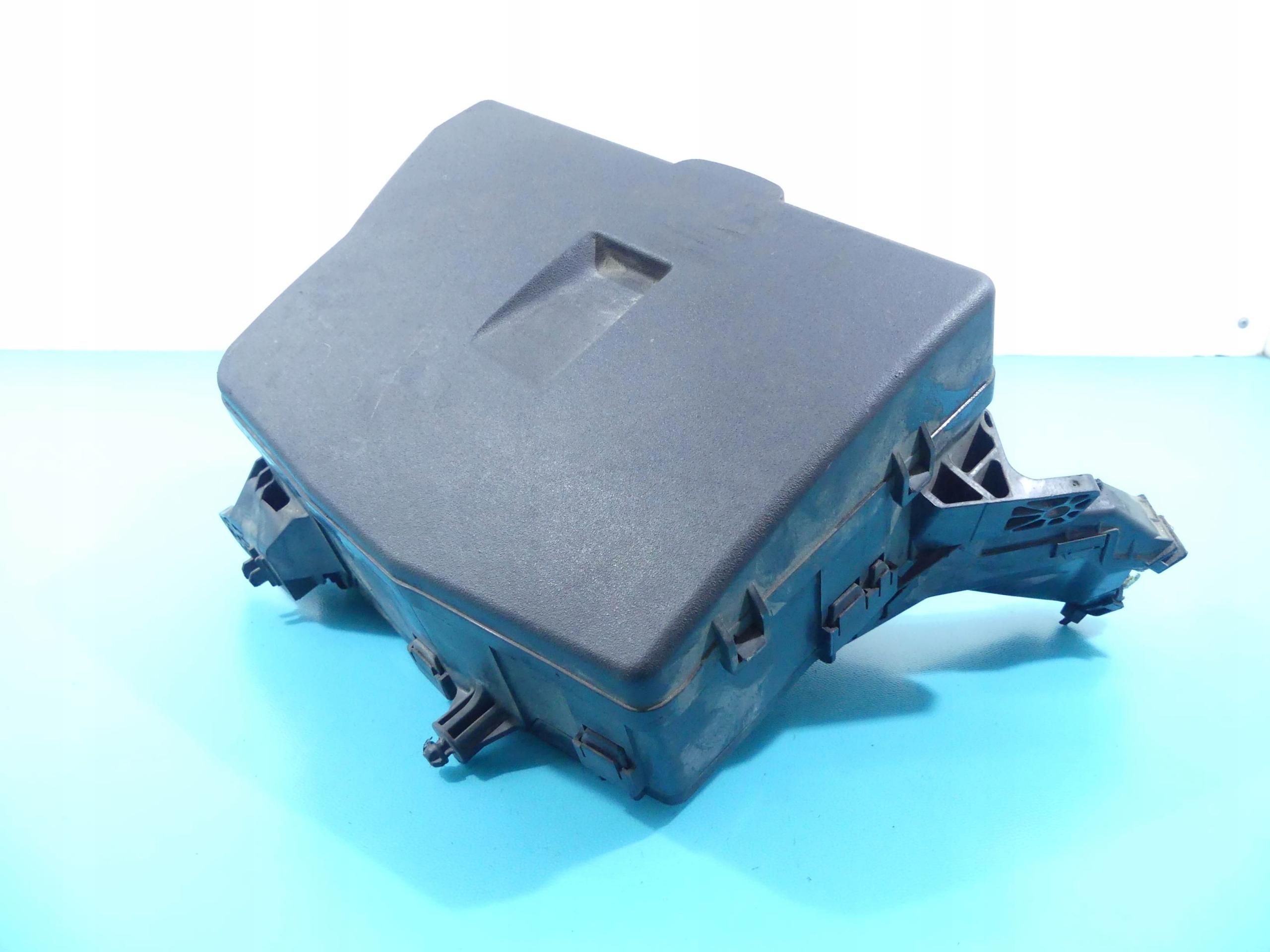 7233R0A2 - Блок предохранителей TOYOTA AVENSIS III T27