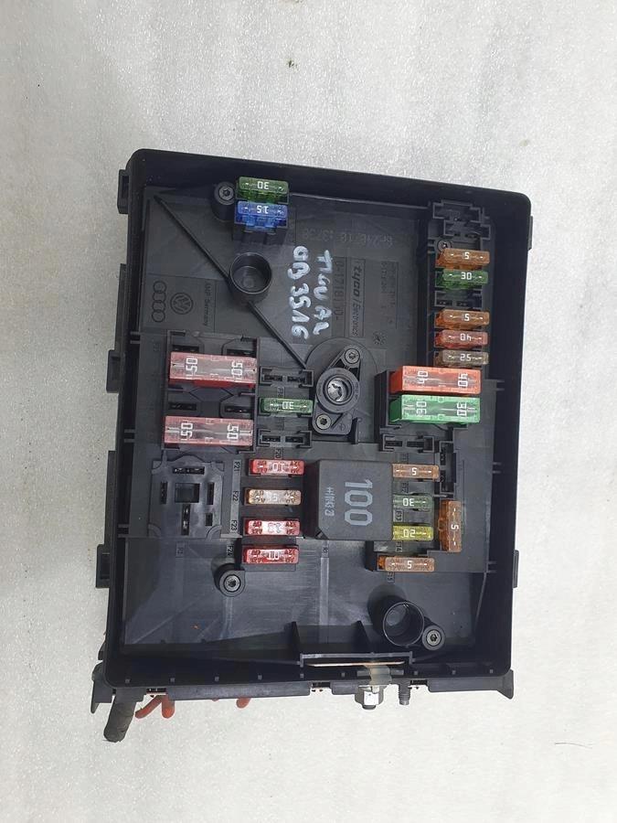 БЛОК ПРЕДОХРАНИТЕЛЕЙ VW TIGUAN 1K0937820D