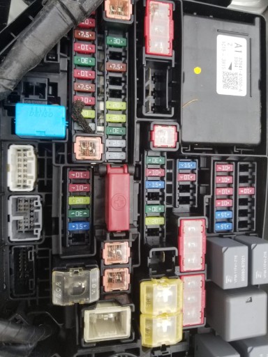 Коробка запобіжників для Toyota C-HR 2.0 гібрид