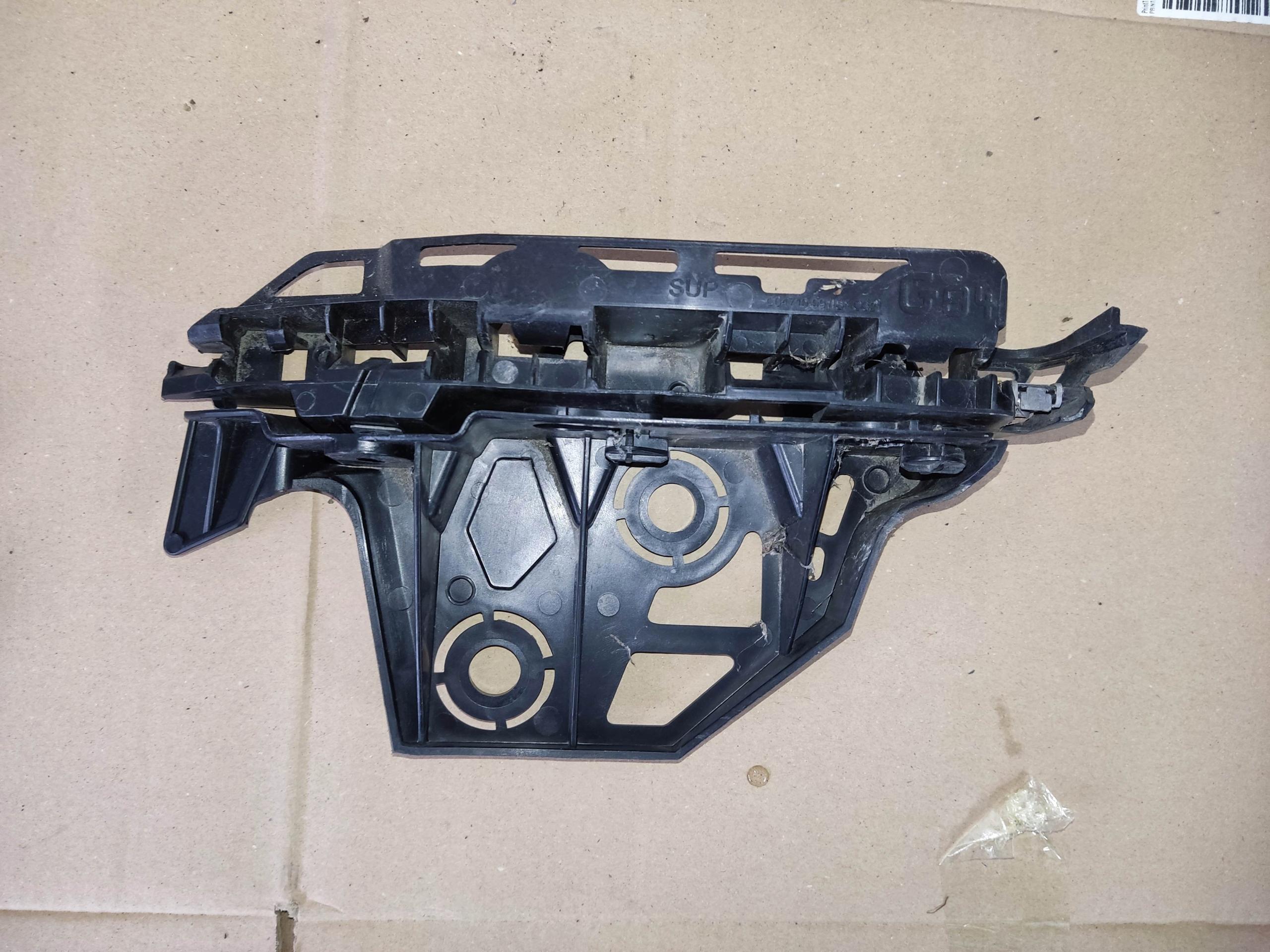 9684022080 9684020980 - БРЫЗГОВИК ПЕРЕДНИЙ ПРАВЫЙ PEUGEOT 3008 И 09-16