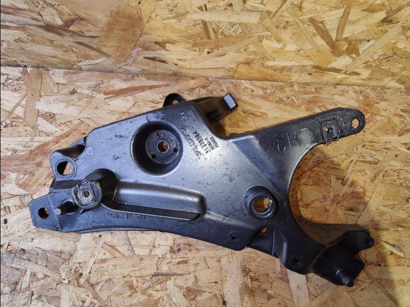 31378984 - Скользящее крыло переднее крепление VOLVO S90 V90 левое