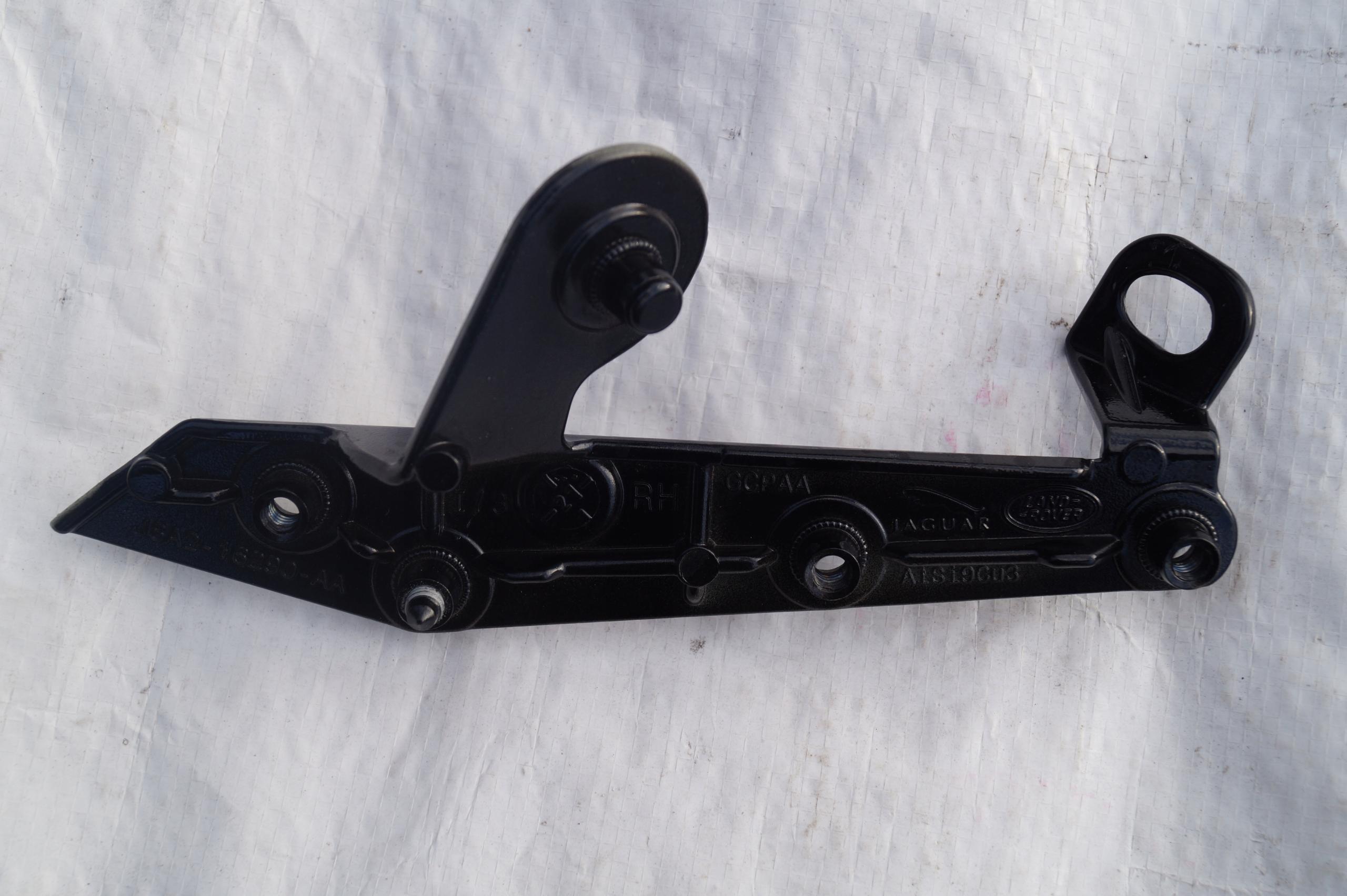 17-22 J8A2-16290-AA - БРИЗГОВИКИ ПЕРЕДНІЙ ПРАВИЙ LAND RANGE ROVER VELAR