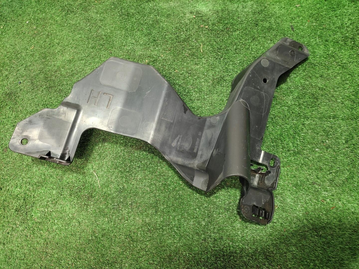 K8D2-7F01F-BD - Брызговик Range ROVER EVOQUE L551 K8D27F01FBD