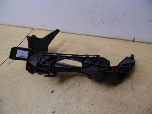 ПЛАСТИНА КРІПЛЕННЯ ФАРИ ЛІВА ПЕРЕДНЯ AUDI Q4 E-TRON 89A805325A 89A805325A