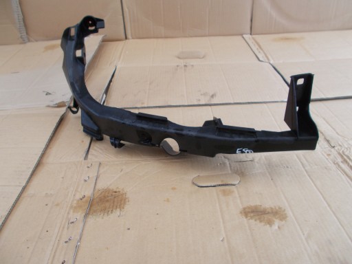 НАПРАВЛЯЮЩАЯ КРОНШТЕЙН ФАРЫ ПРАВАЯ BMW E90 E91