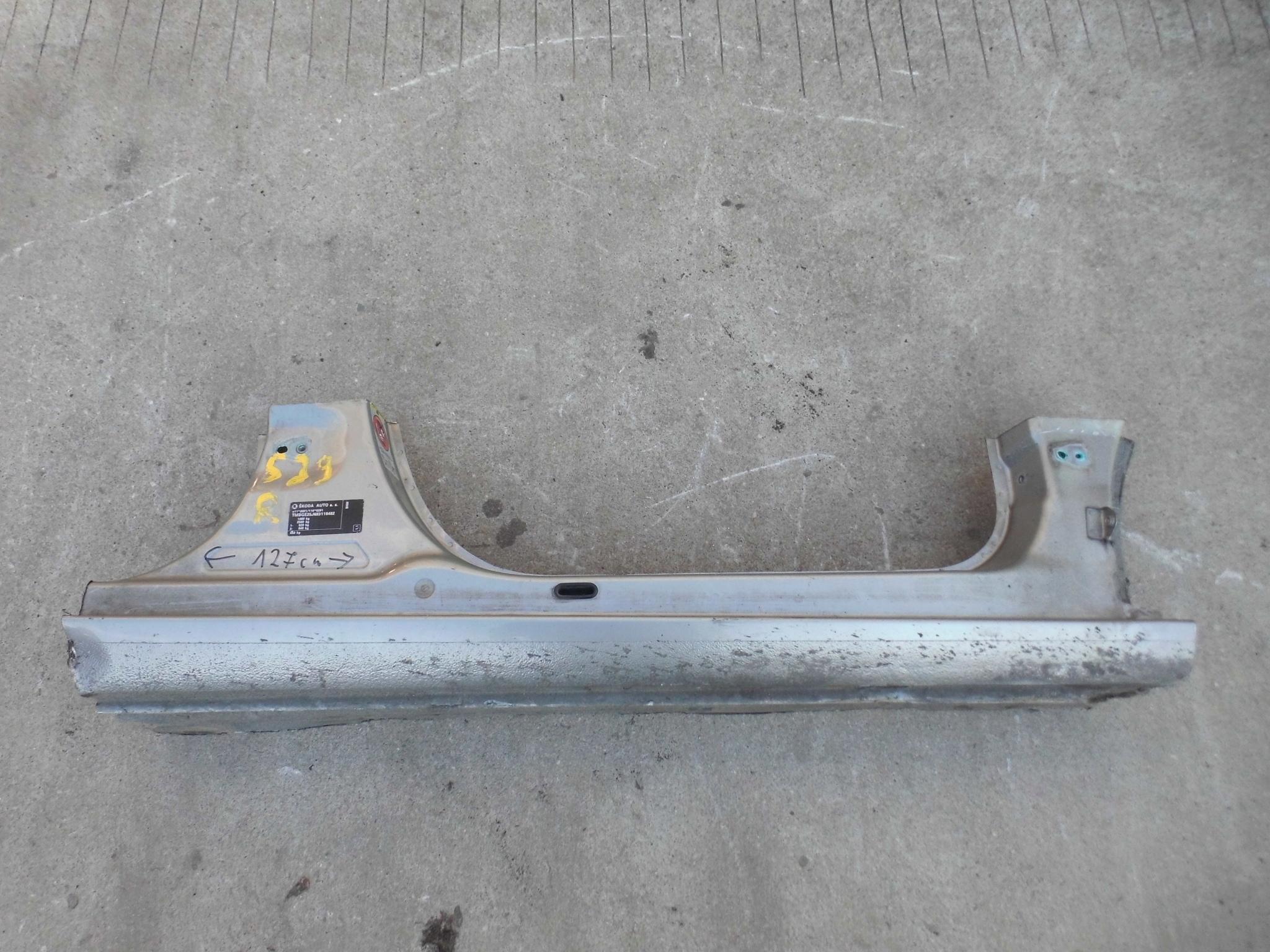 5J9809836 - СТОЙКА ПОРОГА SKODA FABIA II УНИВЕРСАЛ ПРАВЫЙ 9202