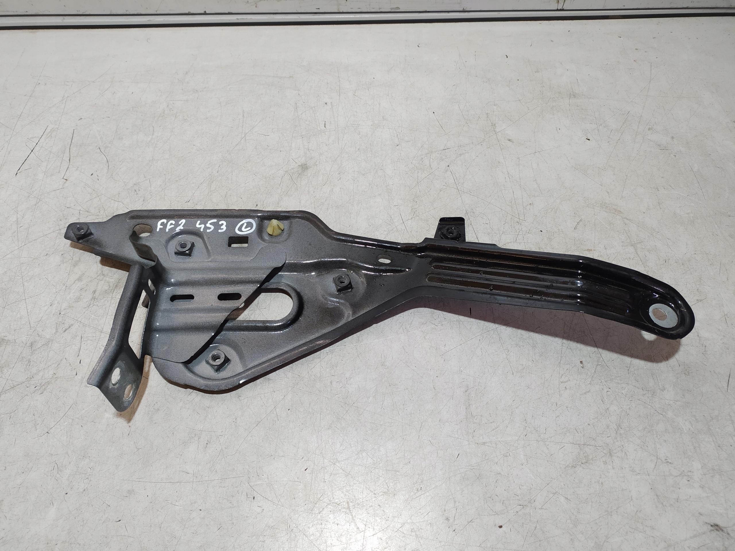 SMART FORFOUR II 453 КРОНШТЕЙН КРИЛА 631472178R