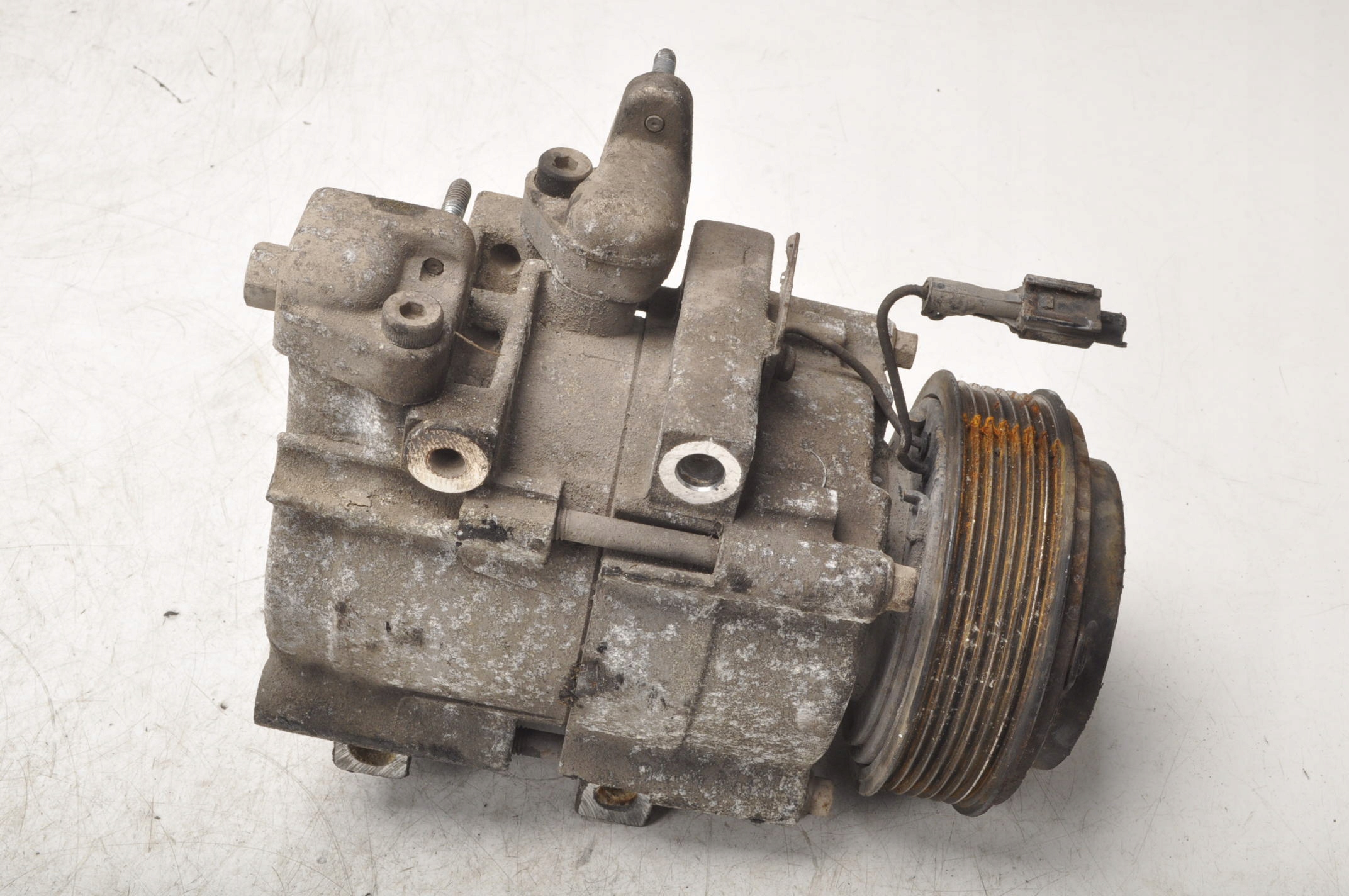 SORENTO І 2.5 КОМПРЕСОР КОНДИЦІОНЕРА 97701-3E350