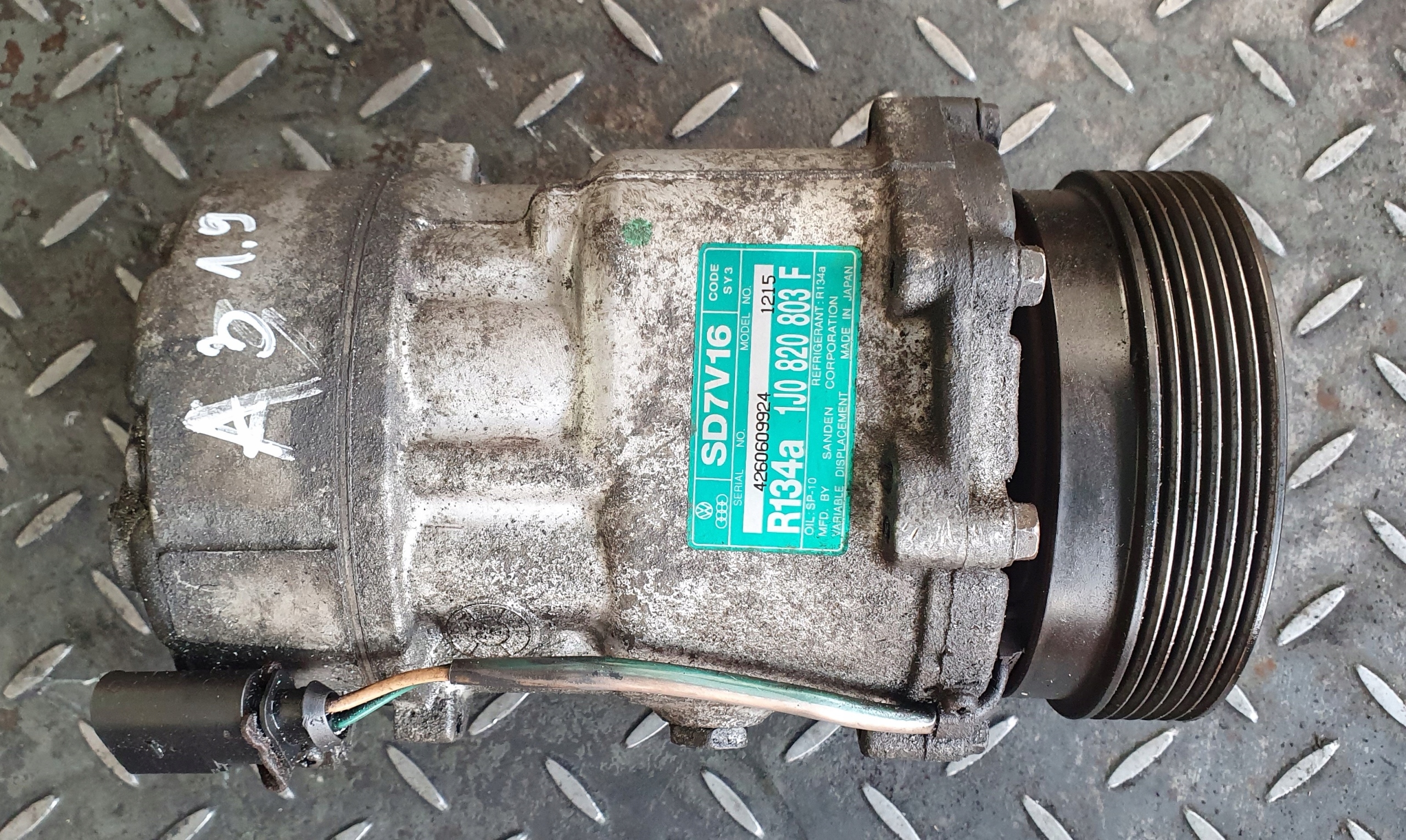 Компресор кондиціонера AUDI A3 1.9 TDI 1J0820803F