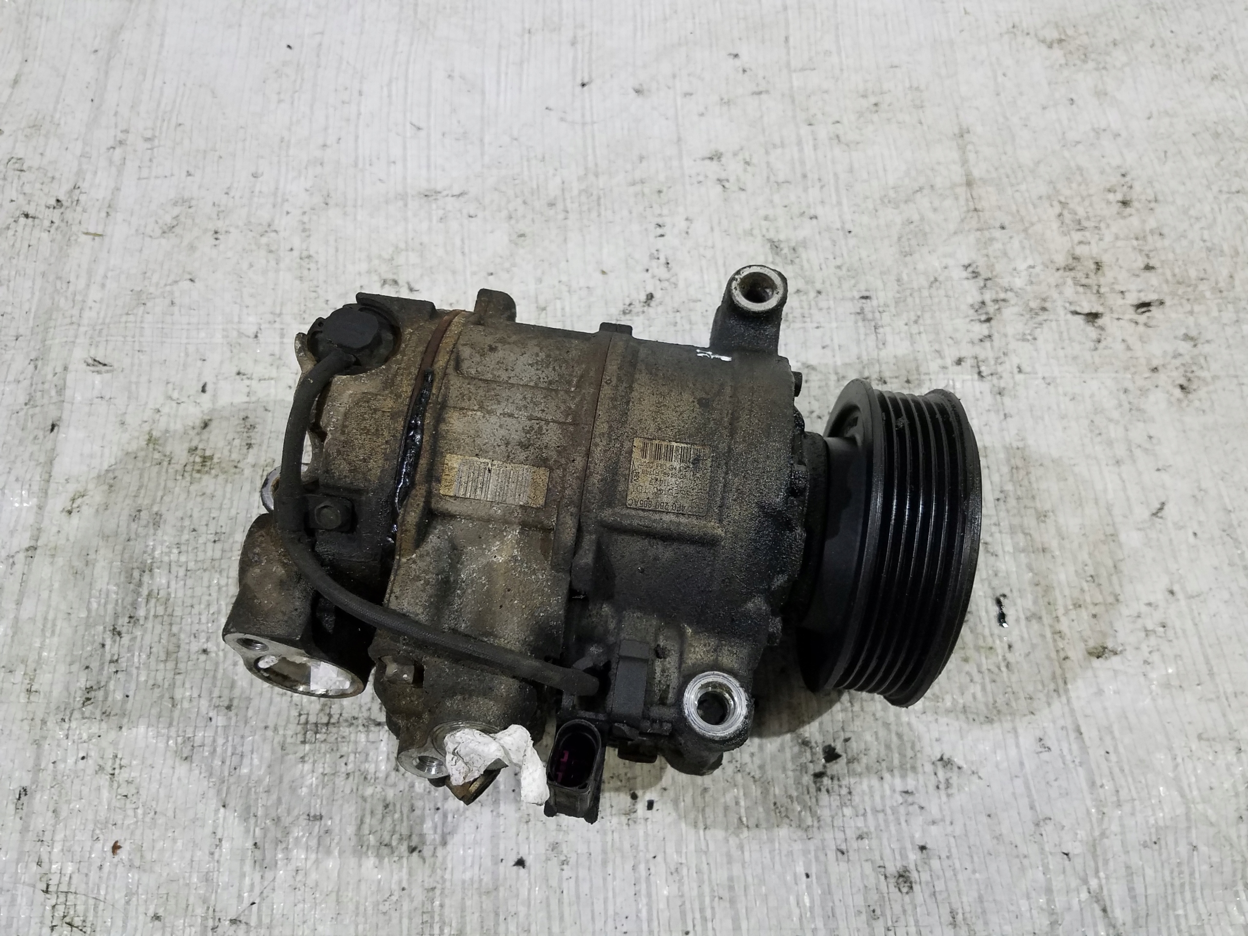 Компрессор кондиционера AUDI A6 C6 2.7 4F0260805AC