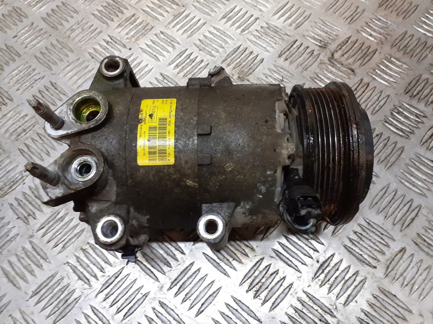 КОМПРЕССОР КОНДИЦИОНЕРА FIESTA MK7 AV11-19D629